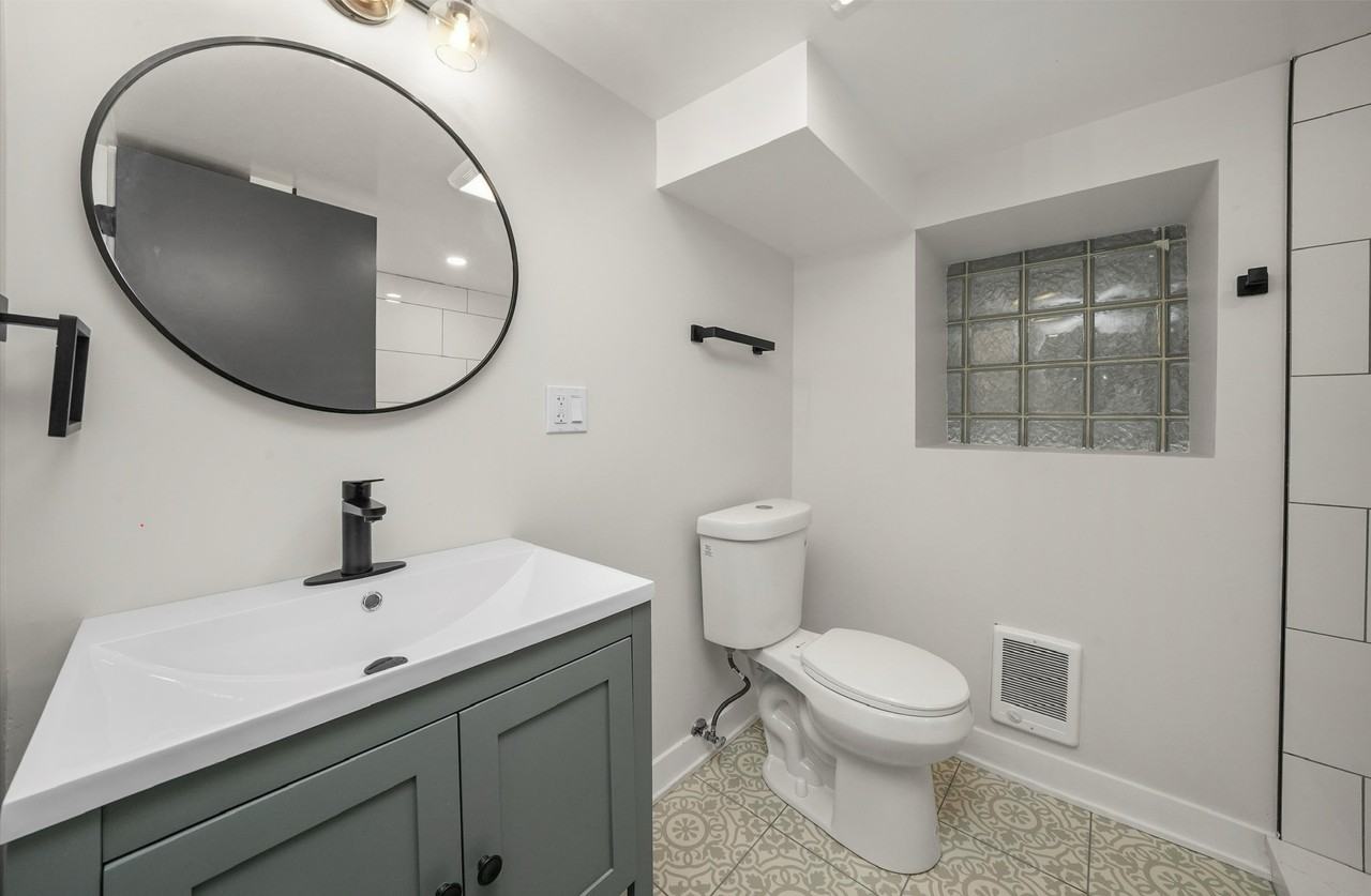 2752 W Belmont Ave #G - Photo 6 of 10