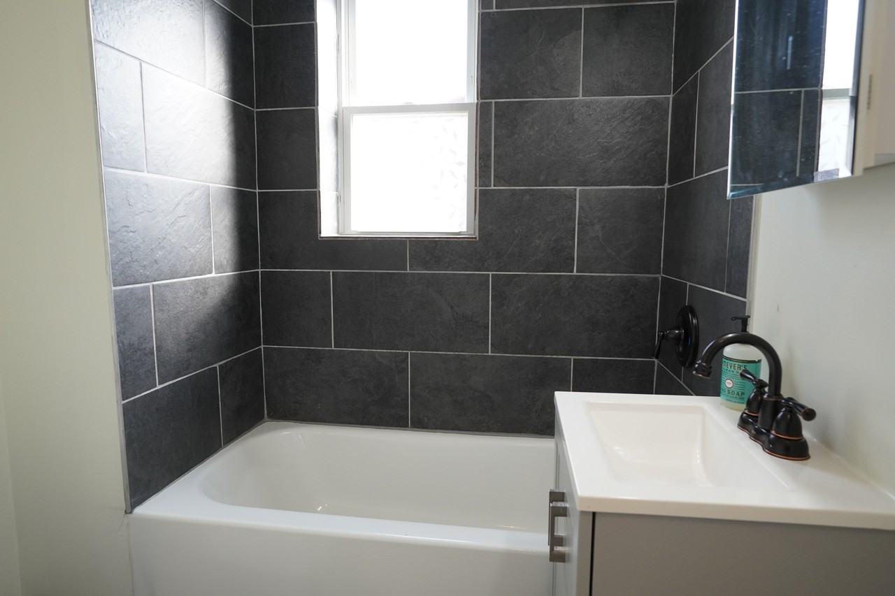 408 Cavitt Ave #2 - Photo 4 of 9