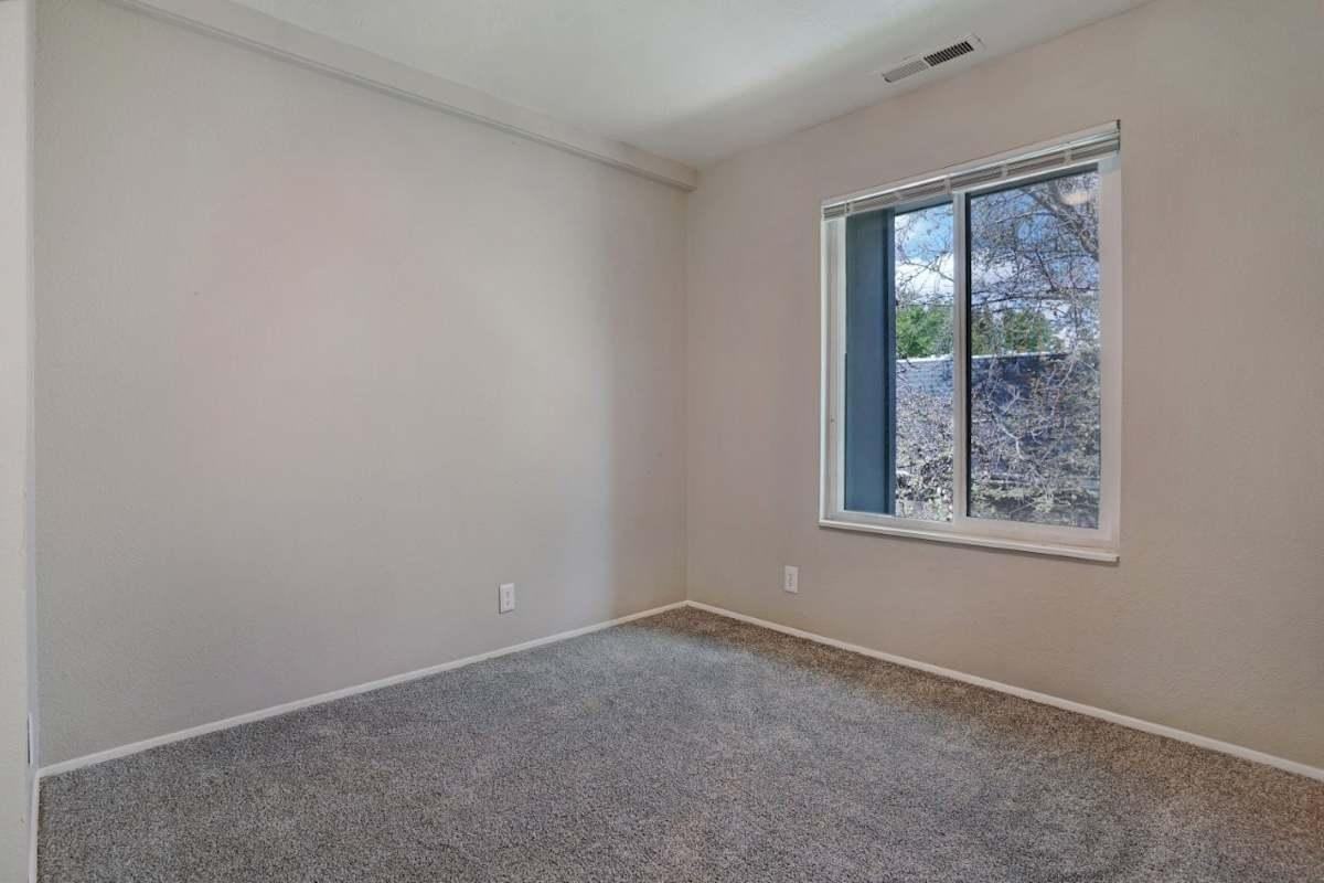 801 E Vine St - Photo 2 of 28
