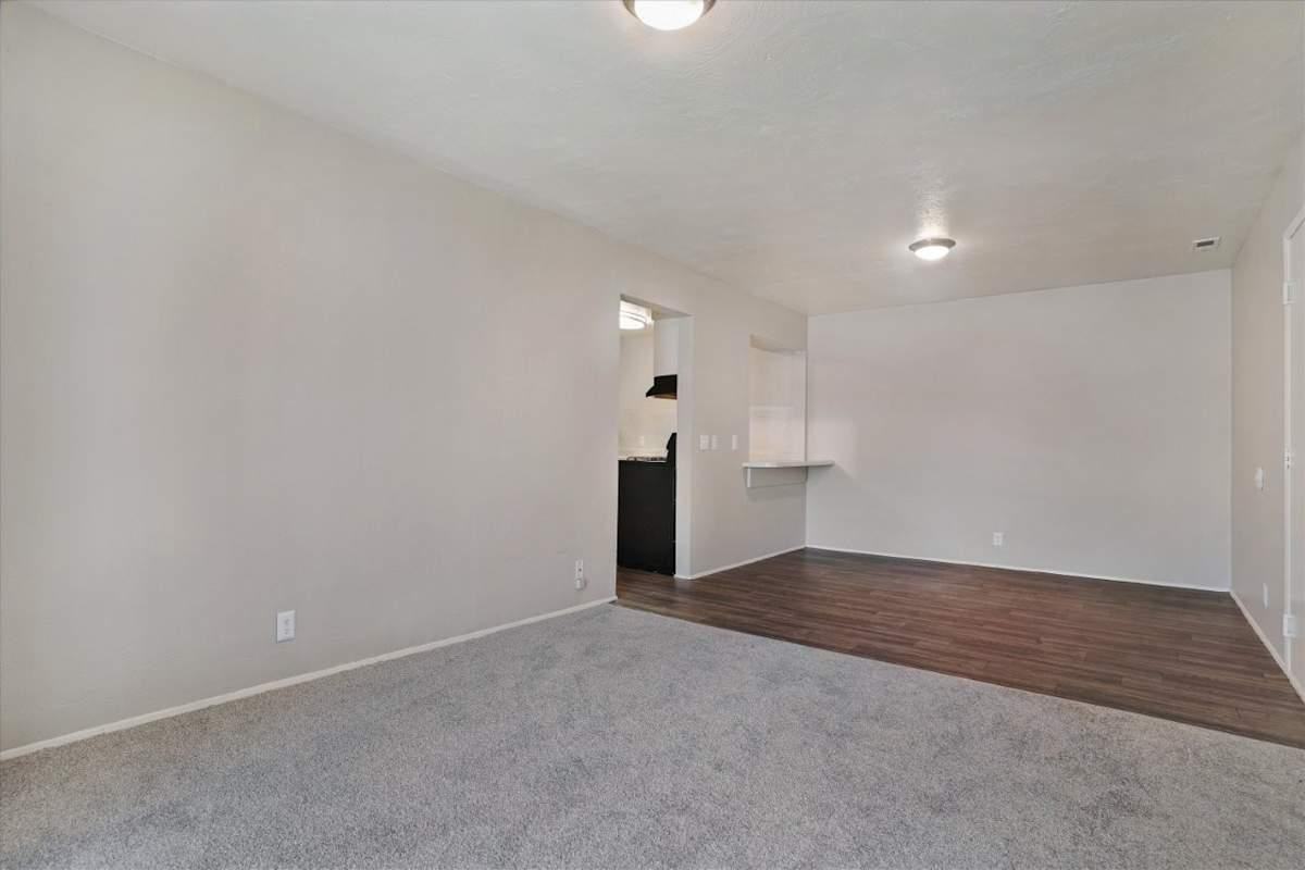 801 E Vine St - Photo 3 of 28