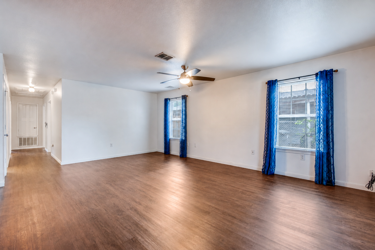 2727 Choice St - Photo 2 of 15