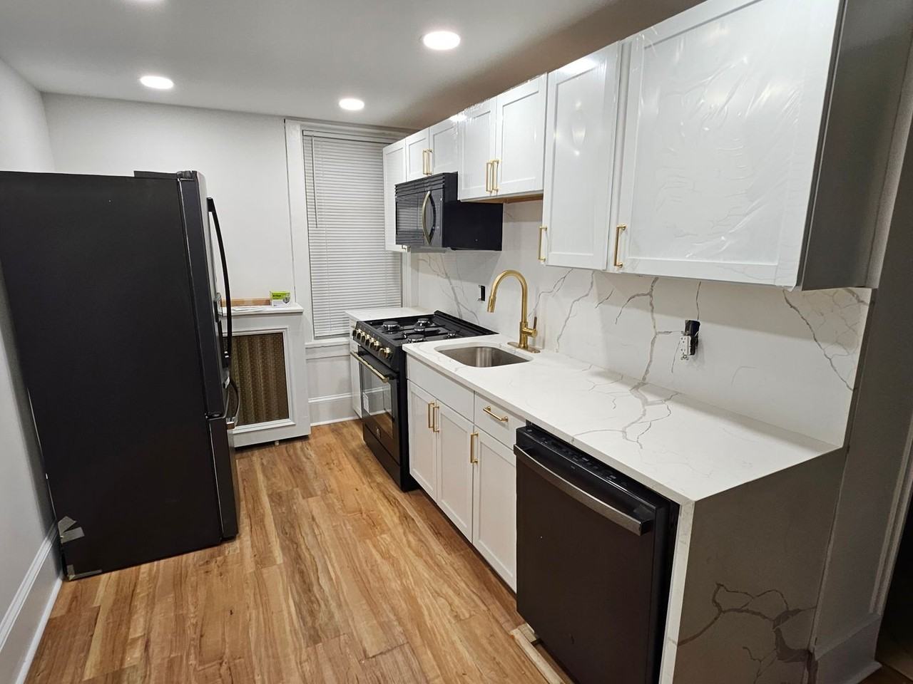 101 E 35th St - Photo 6 of 16
