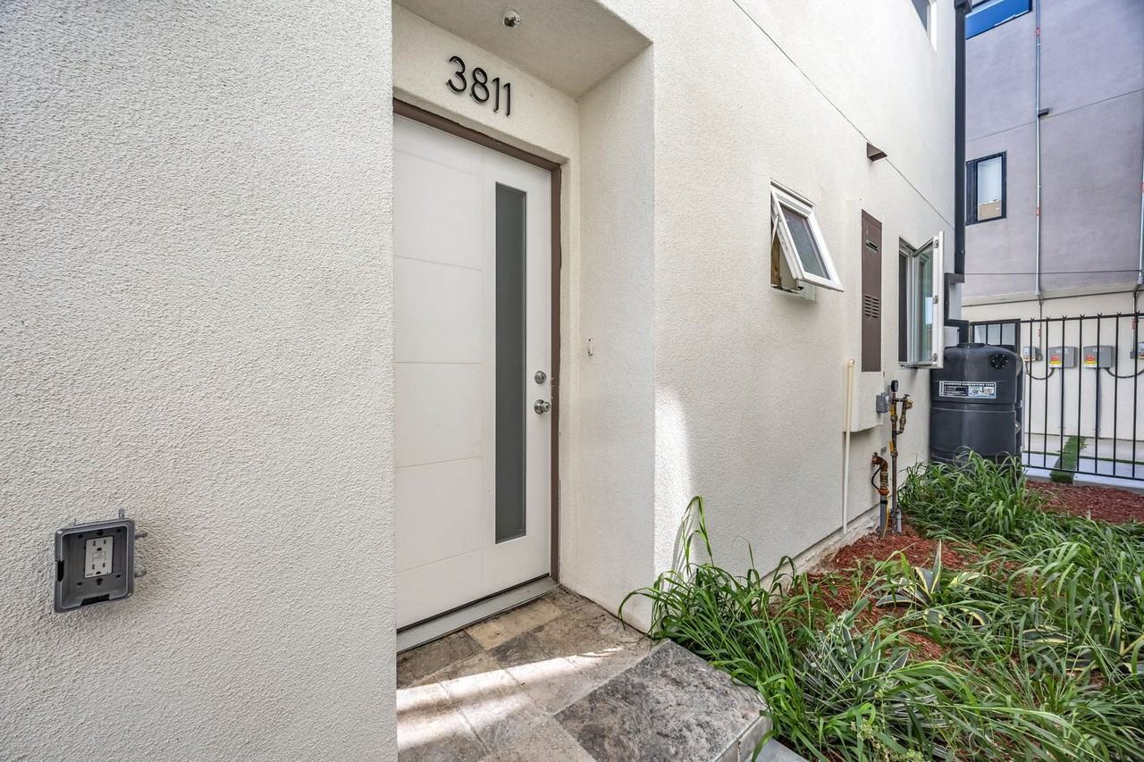 1158 W. 38th St - Photo 2 of 50