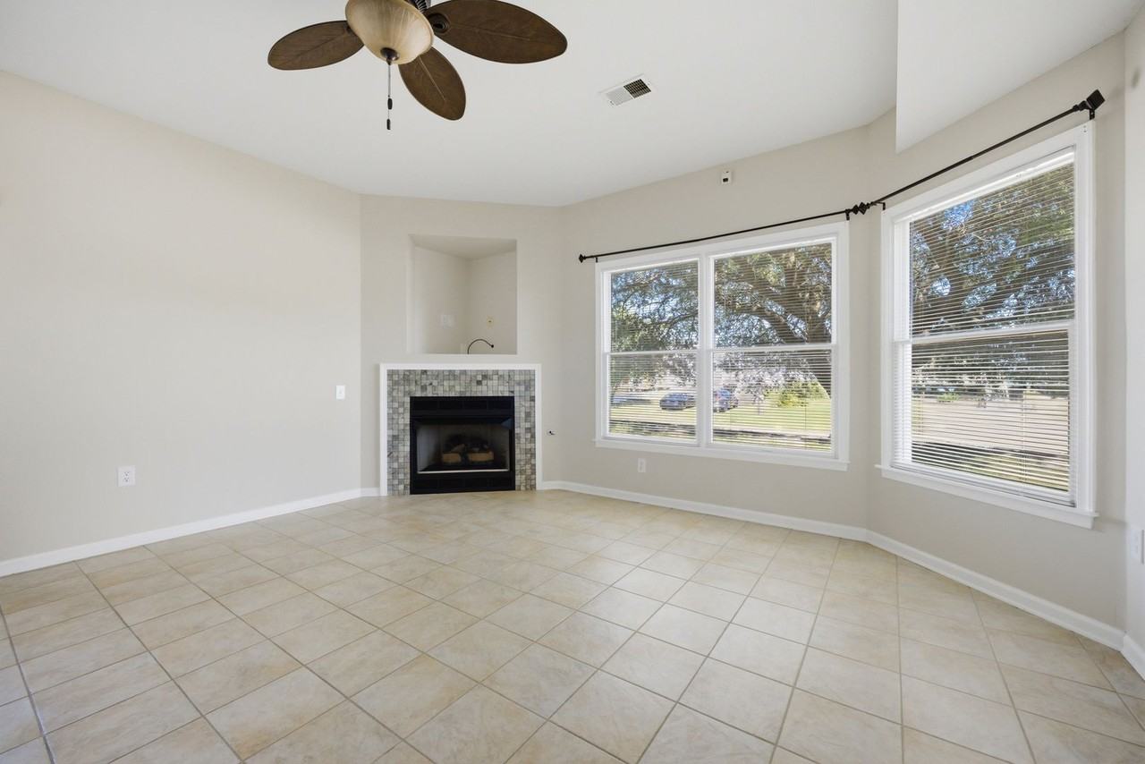1026 High Dunes Quay - Photo 5 of 23