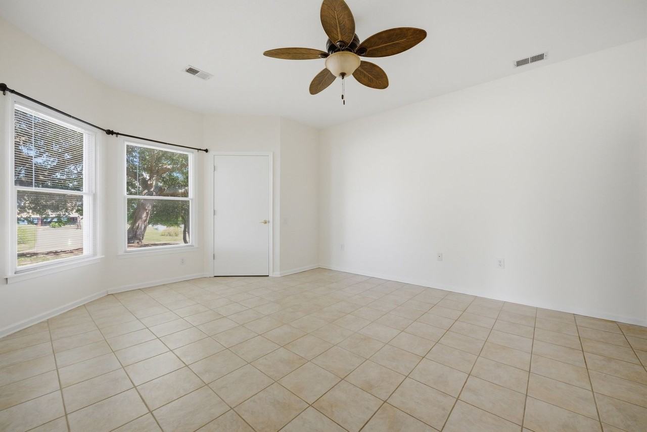 1026 High Dunes Quay - Photo 7 of 23
