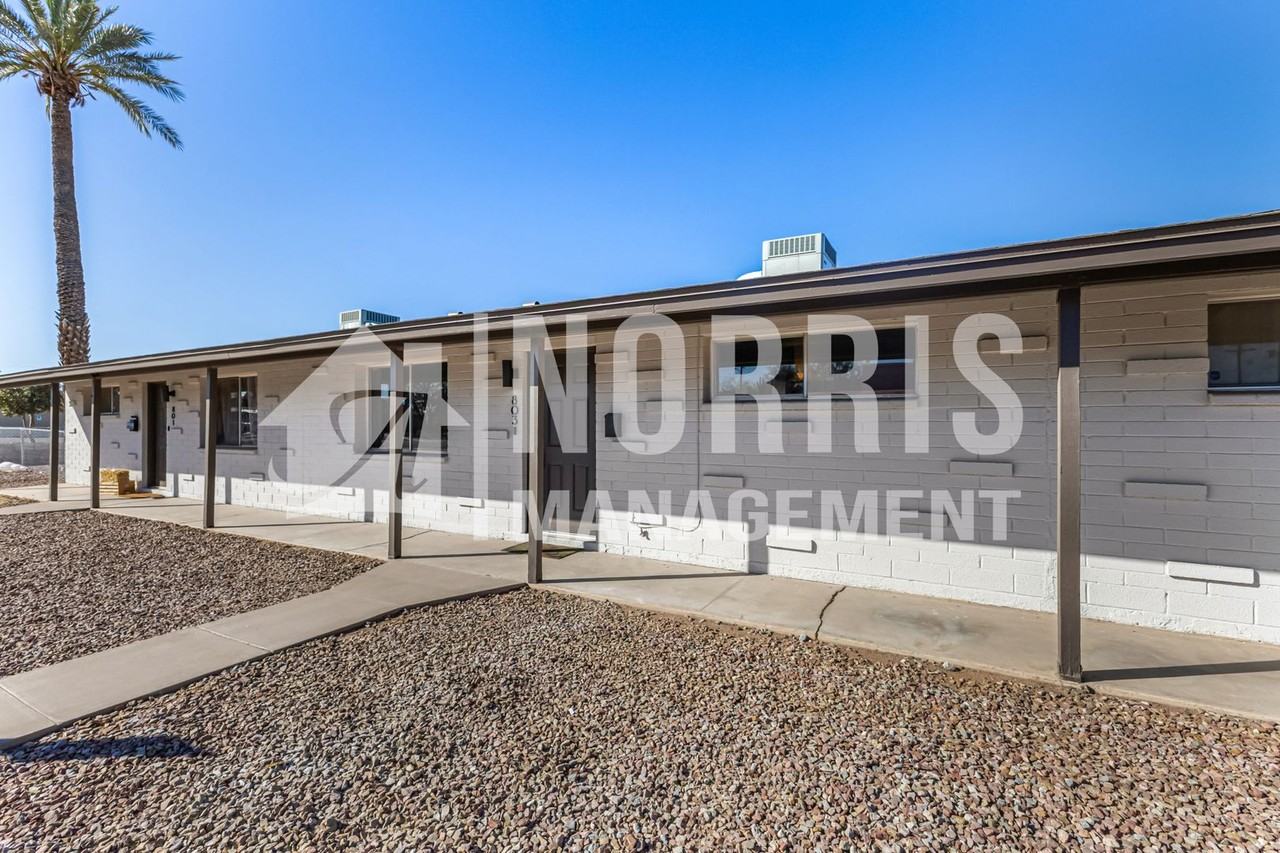 803 N Park Ave - Photo 3 of 28