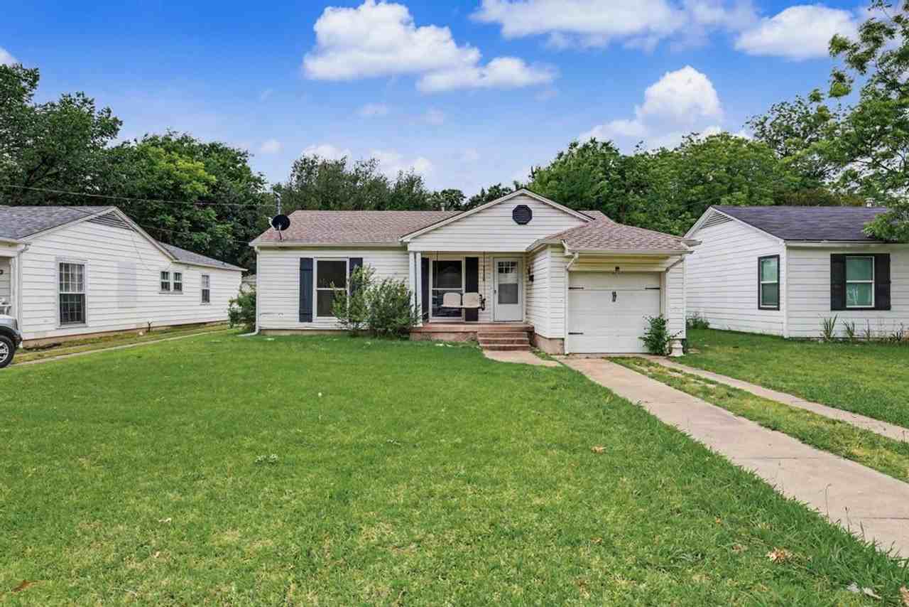 1112 N Lockhart St - Photo 2 of 27