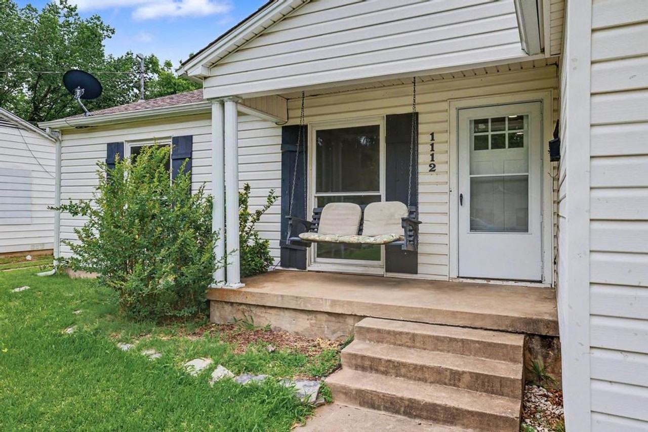 1112 N Lockhart St - Photo 3 of 27