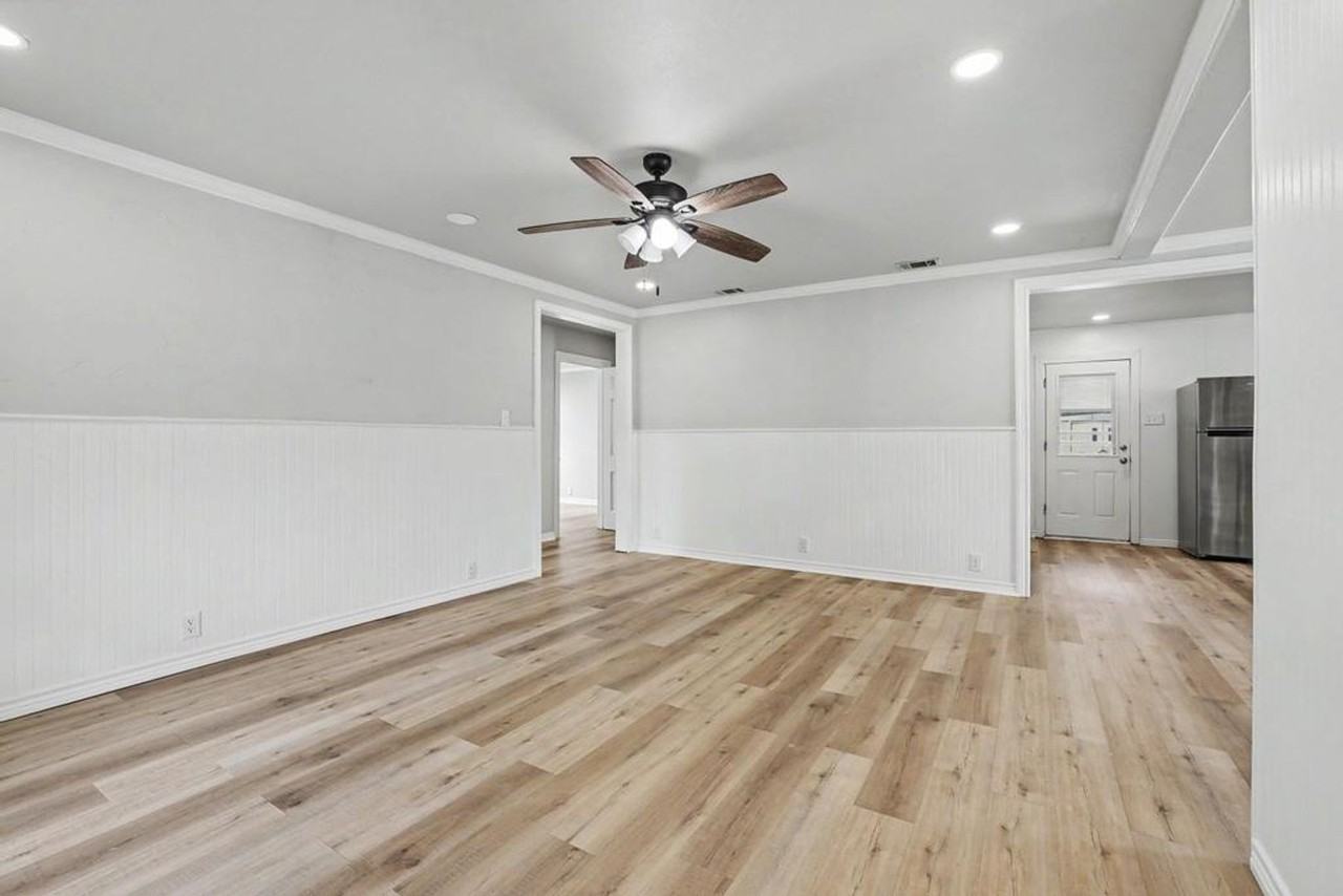 1112 N Lockhart St - Photo 4 of 27