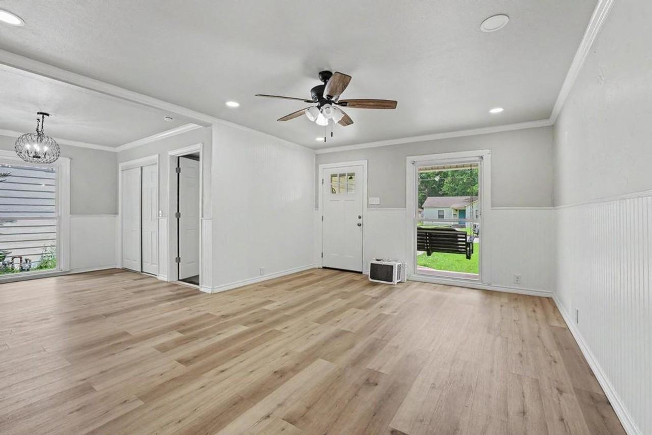 1112 N Lockhart St - Photo 6 of 27