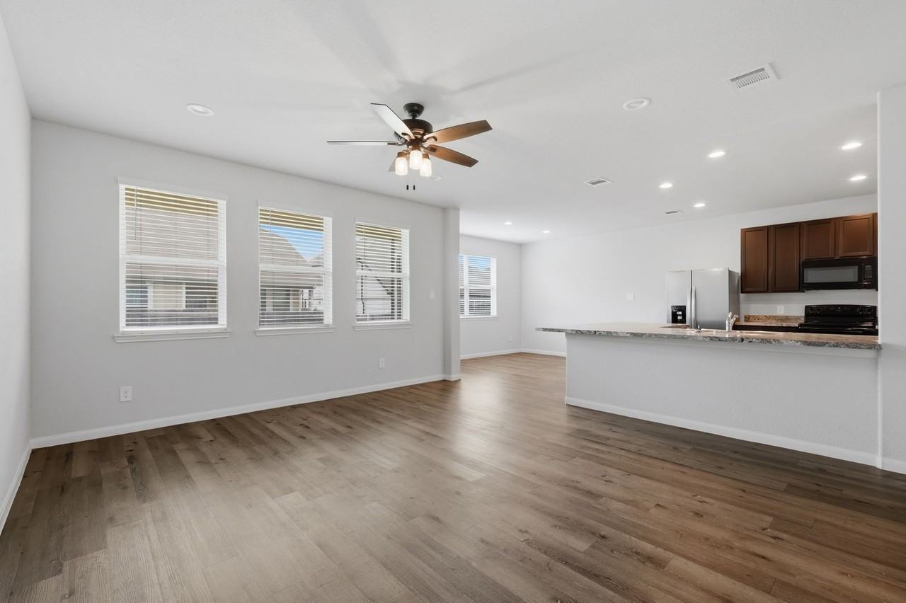 988 Rice Dr - Photo 5 of 33
