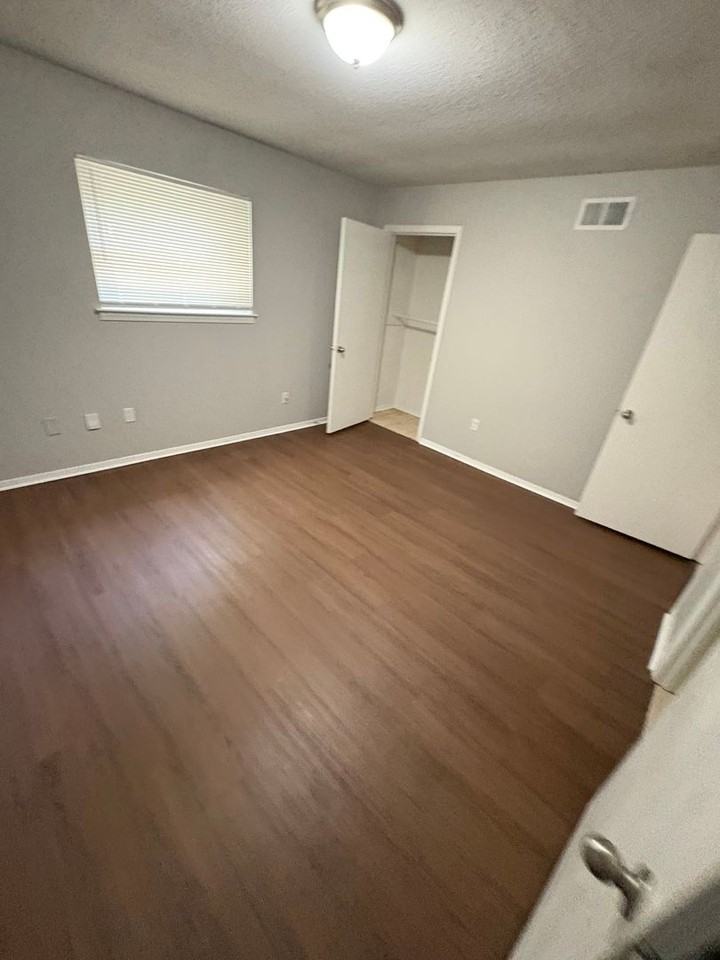 1857 S Perkins Rd - Photo 3 of 16