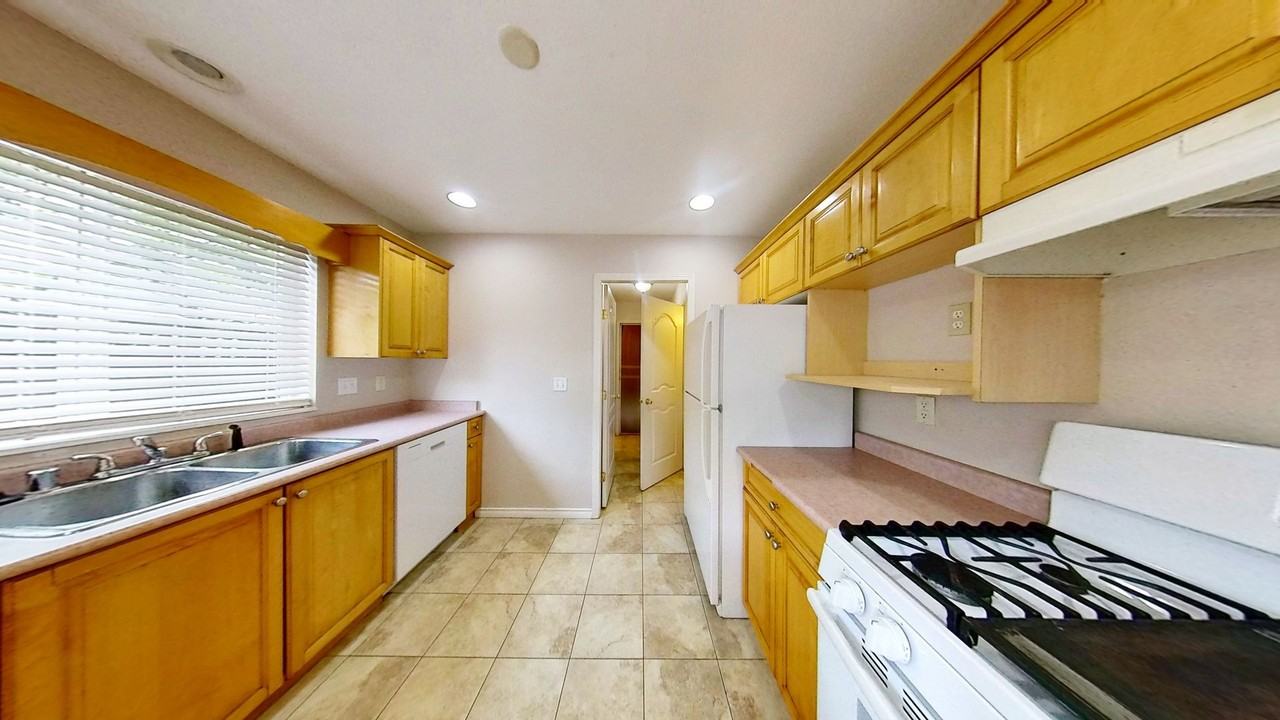 4210 Archer Dr - Photo 2 of 27