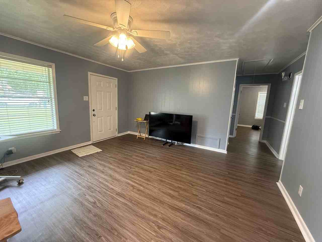 403 Polly St - Photo 2 of 18