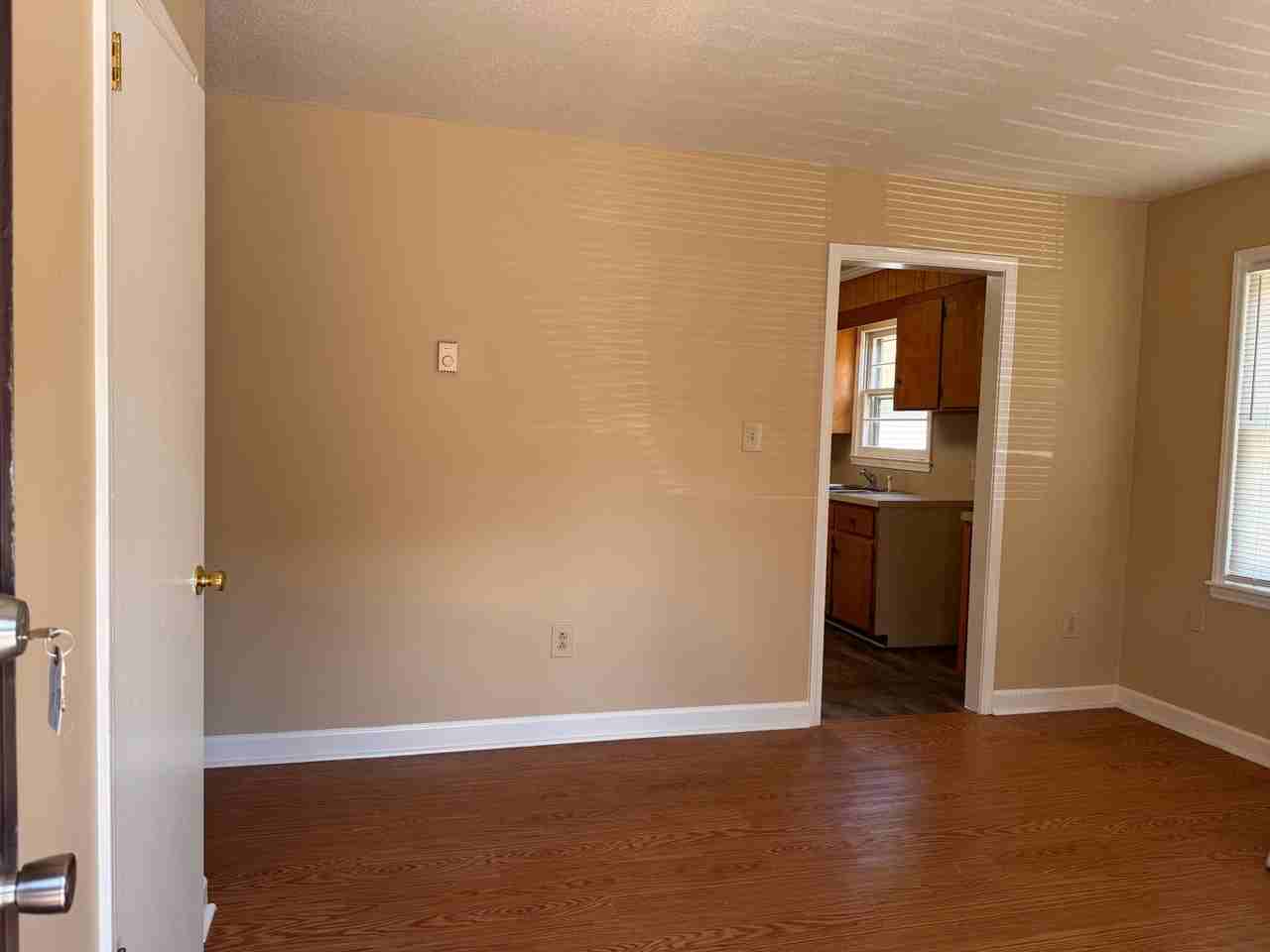 915 Pine Circle Dr - Photo 2 of 16