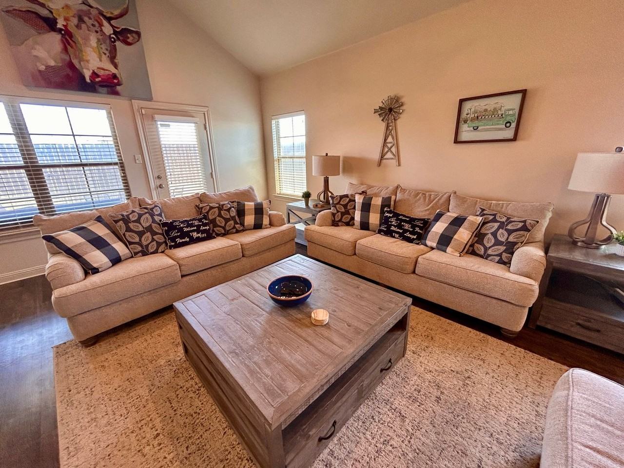 10317 Vernon Dr - Photo 4 of 23