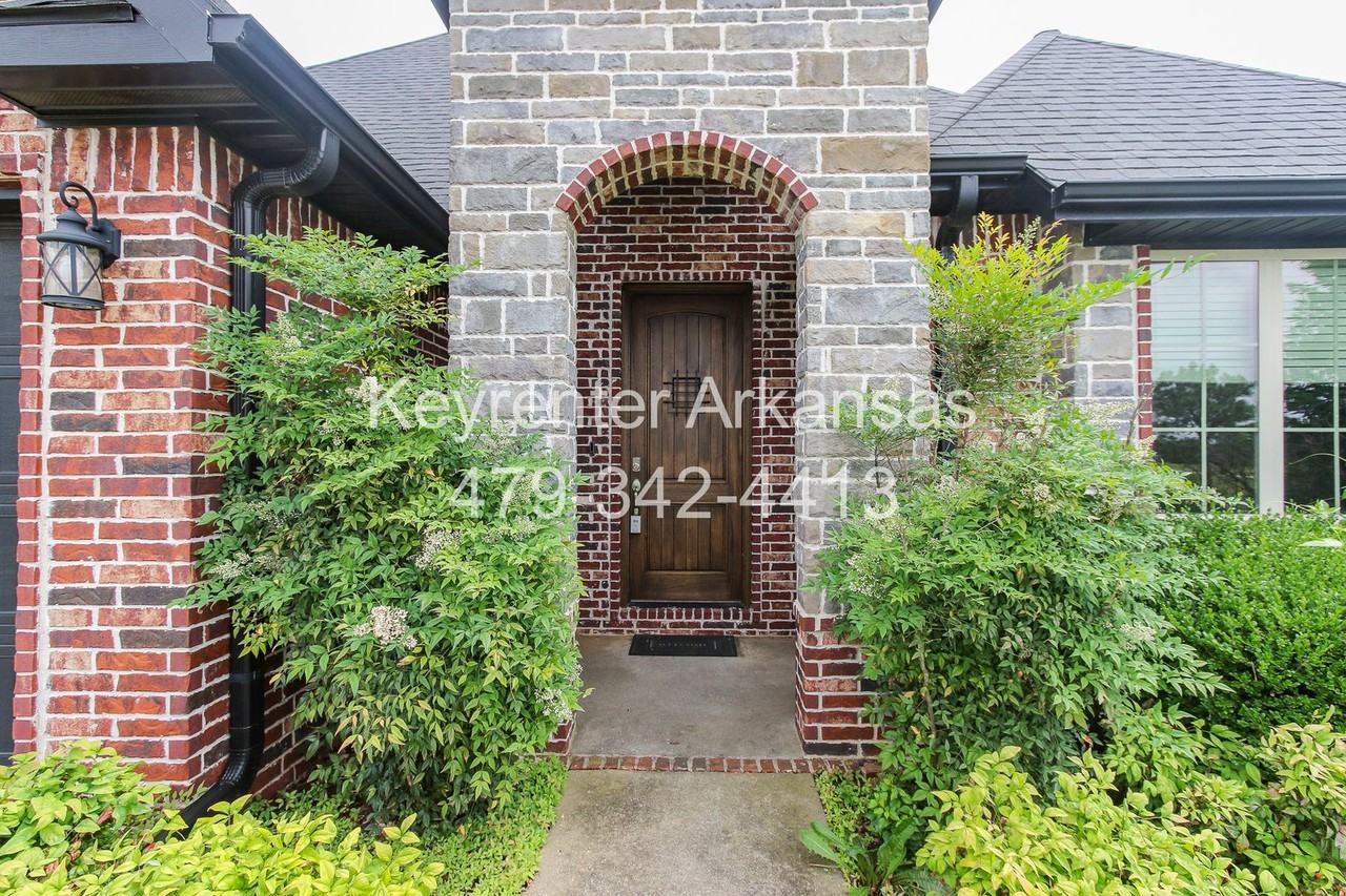 3805 Sw Gemstone Blvd - Photo 2 of 34