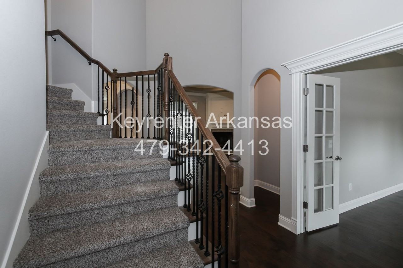 3805 Sw Gemstone Blvd - Photo 3 of 34