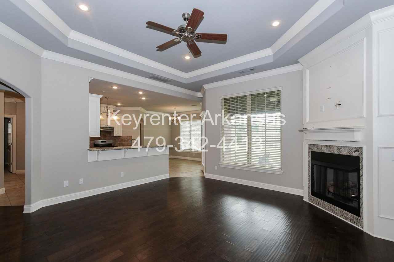 3805 Sw Gemstone Blvd - Photo 4 of 34