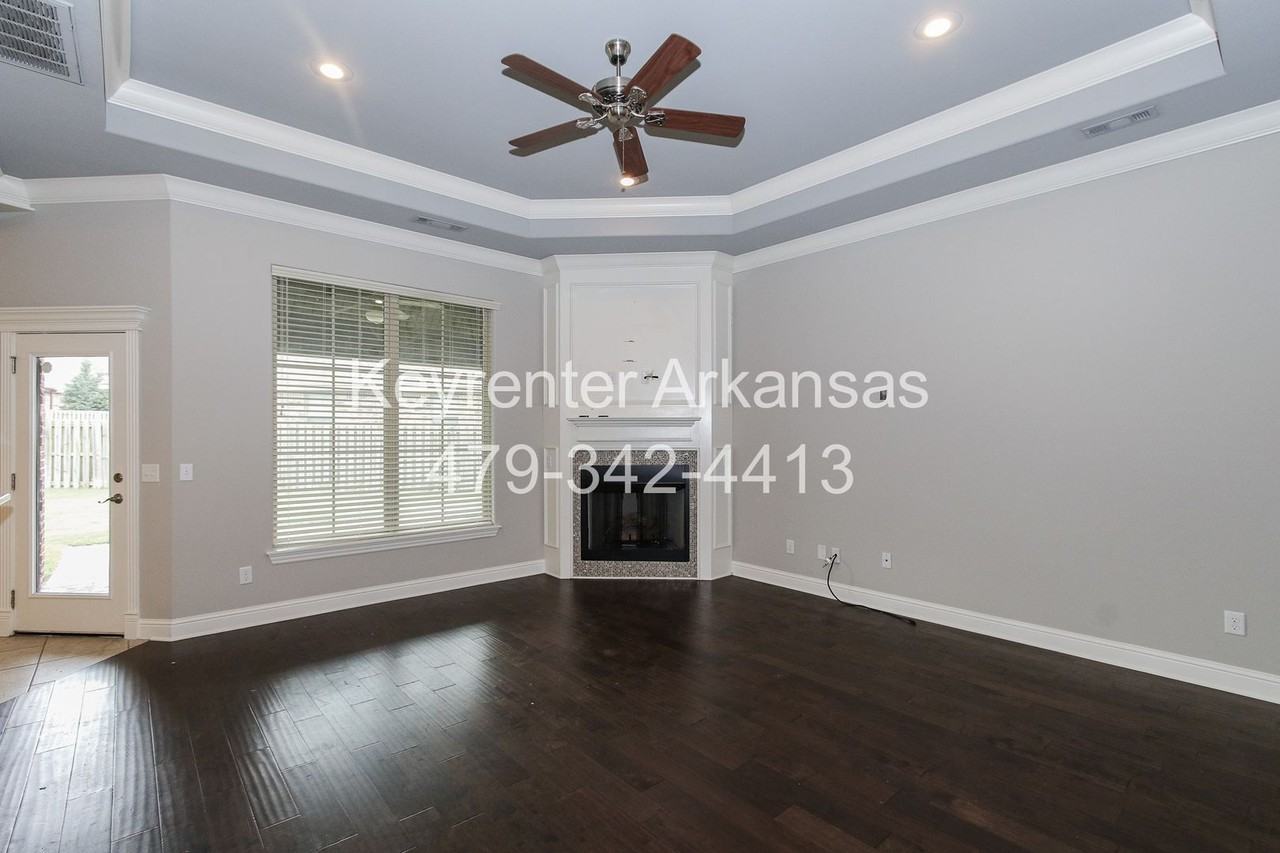 3805 Sw Gemstone Blvd - Photo 5 of 34
