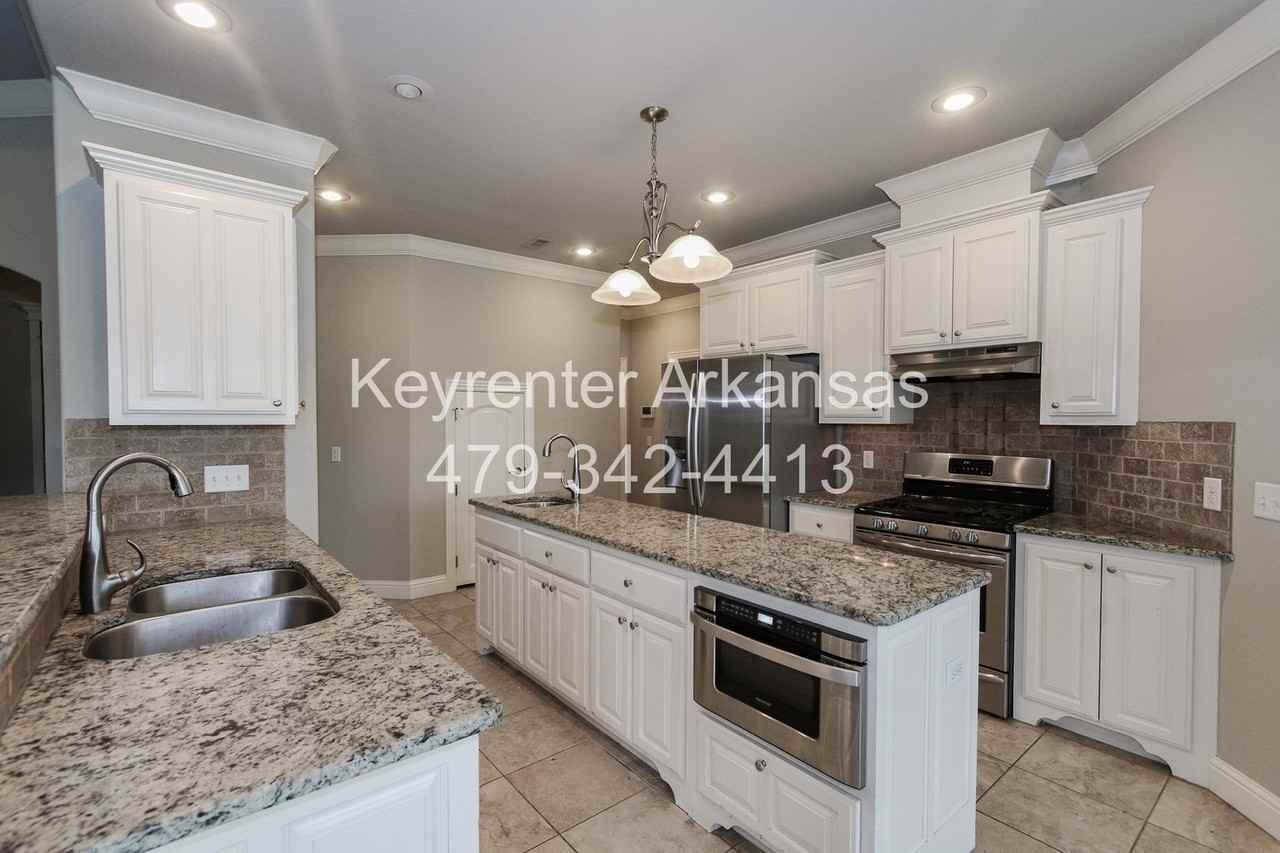 3805 Sw Gemstone Blvd - Photo 7 of 34