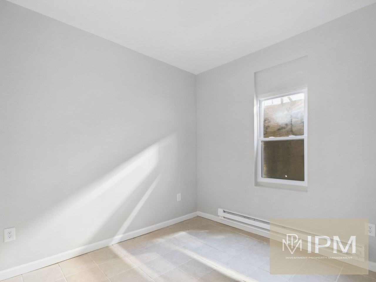 341 S 6th St - Photo 2 of 21