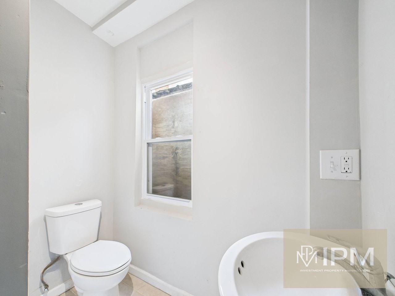 341 S 6th St - Photo 3 of 21
