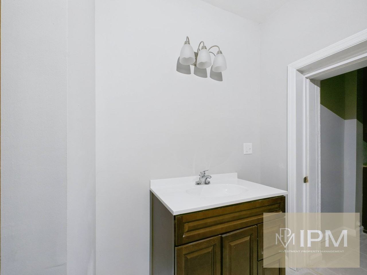 341 S 6th St - Photo 4 of 21