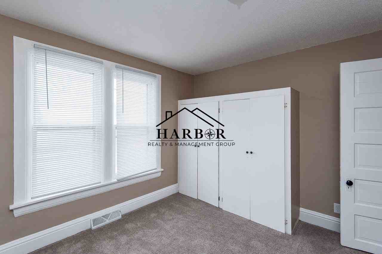 723 E Center St - Photo 5 of 9