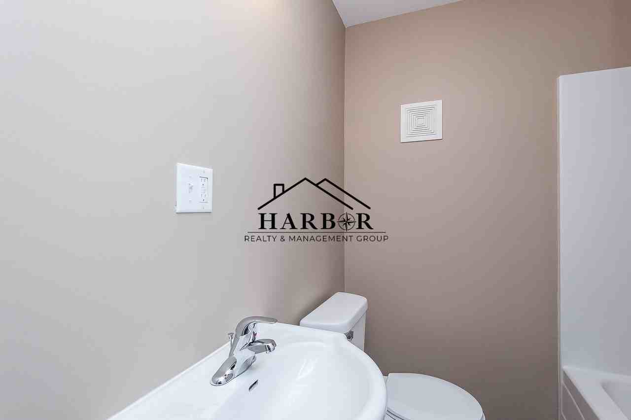 723 E Center St - Photo 6 of 9