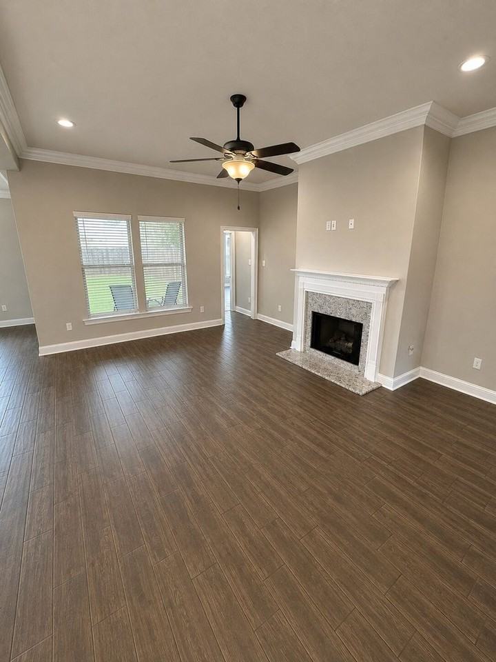 606 Acacia Dr - Photo 2 of 9