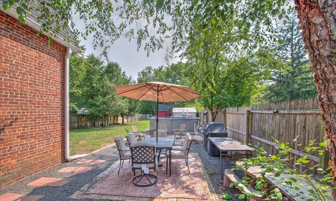 286 Whitesville Rd - Photo 4 of 34