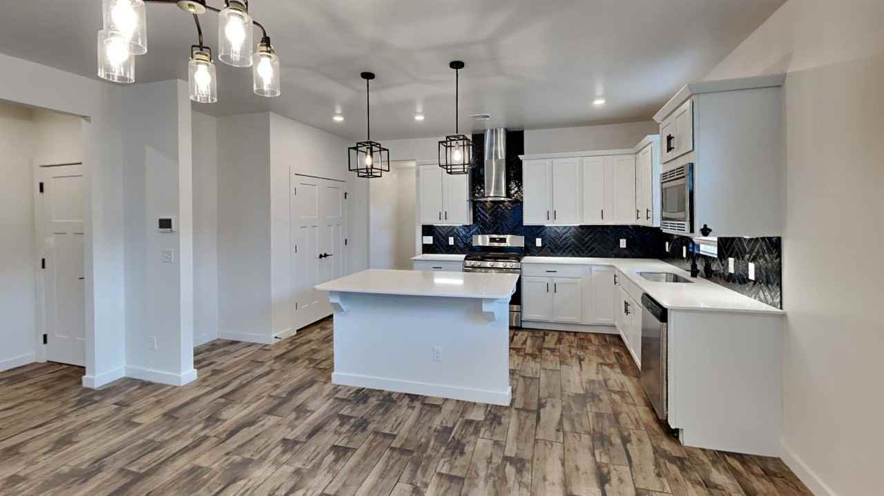 8204 Nw 151st Ter - Photo 6 of 25