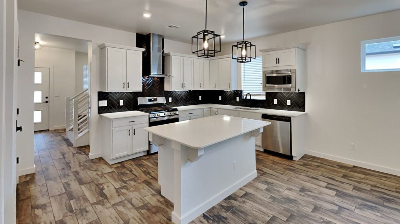 8204 Nw 151st Ter - Photo 7 of 25