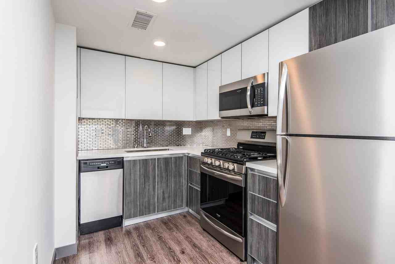 Come home to these New Modern Townhouse in Hollywood! - Photo 3 of 12