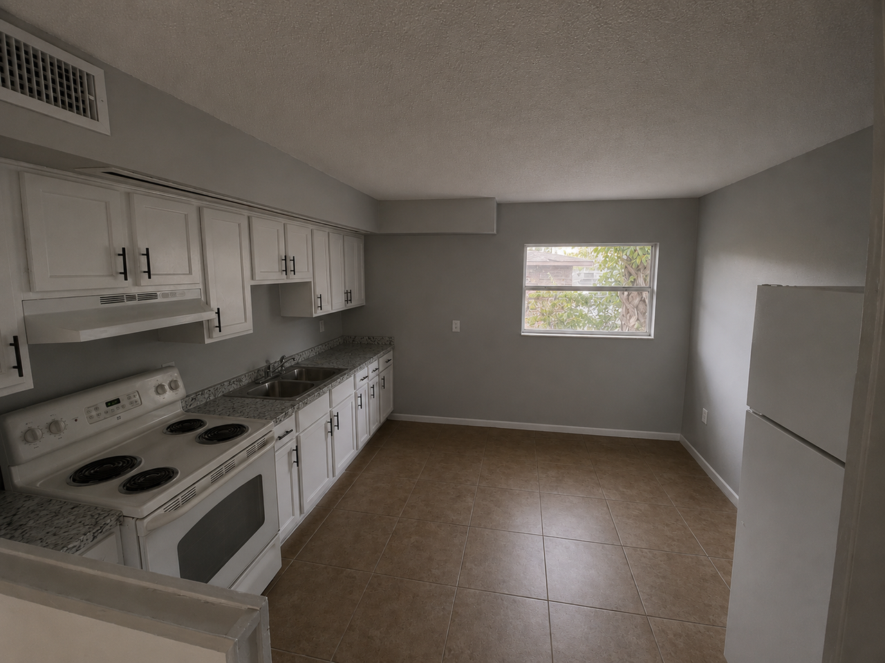 927 N Iowa Ave - Photo 2 of 6