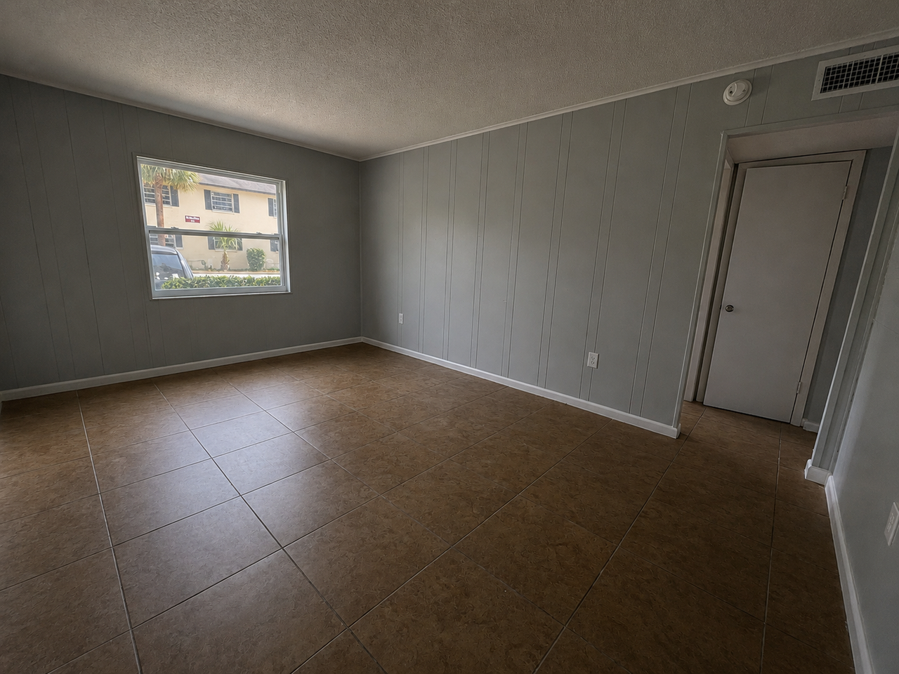 927 N Iowa Ave - Photo 6 of 6