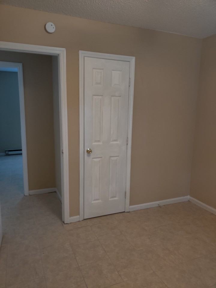 403 Digh St - Photo 4 of 11