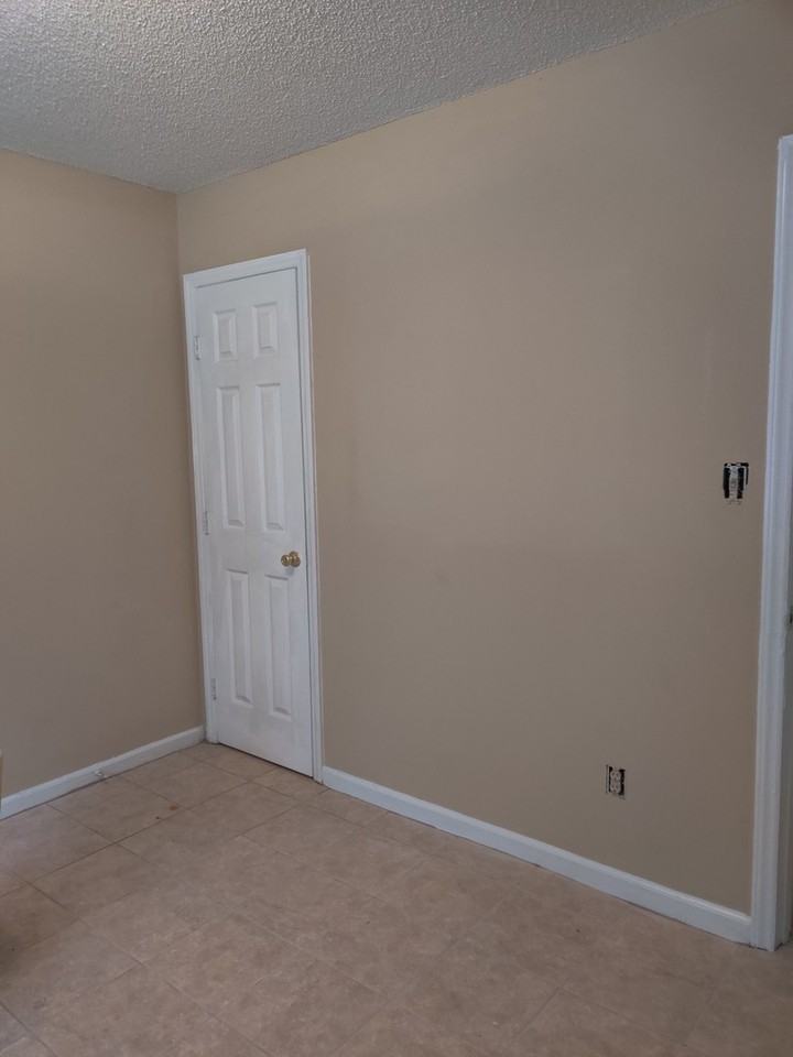 403 Digh St - Photo 6 of 11