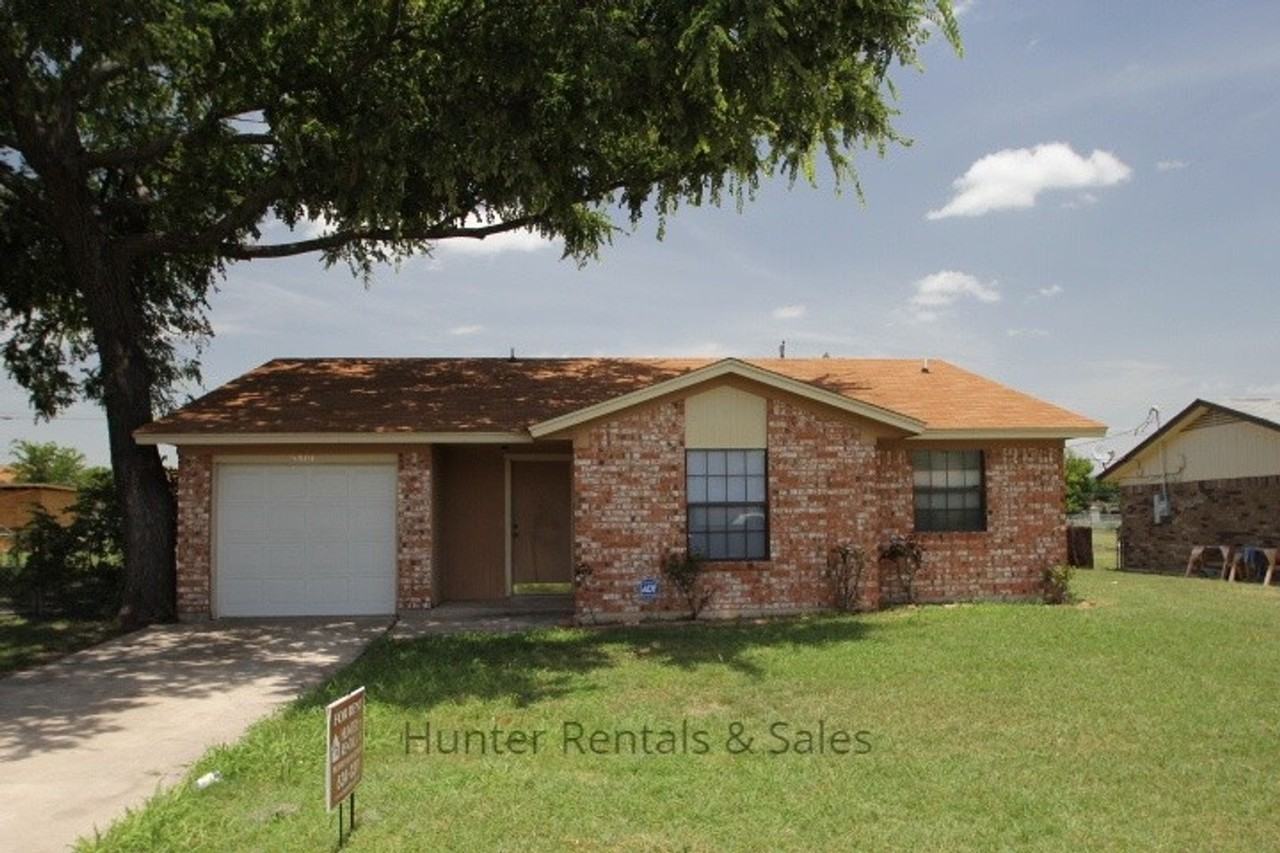 3801 Madison Dr - Photo 3 of 9