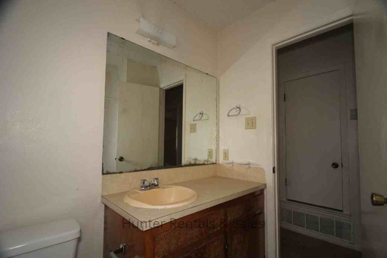 3801 Madison Dr - Photo 6 of 9