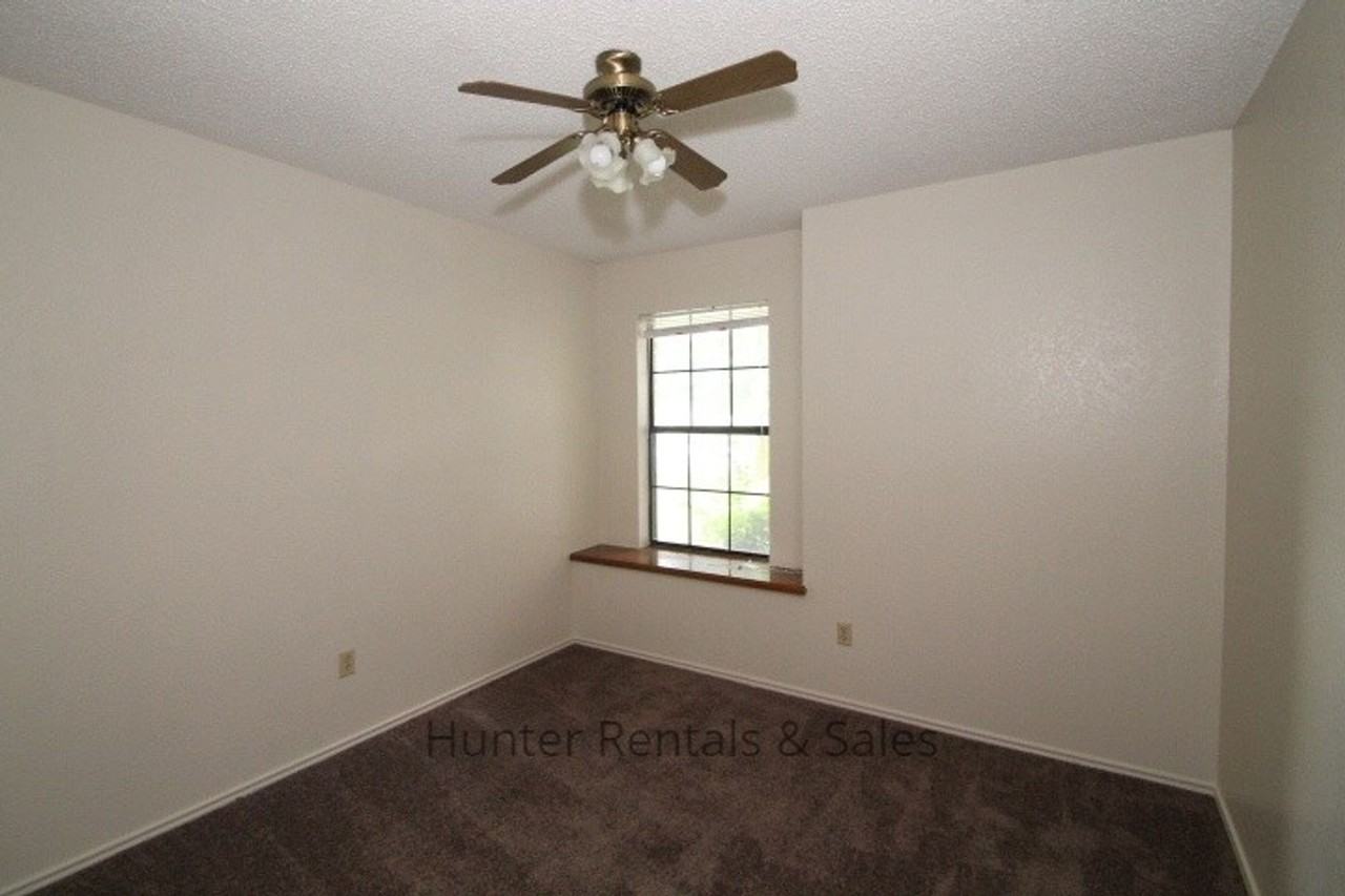 4603 Emerald Dr - Photo 4 of 15