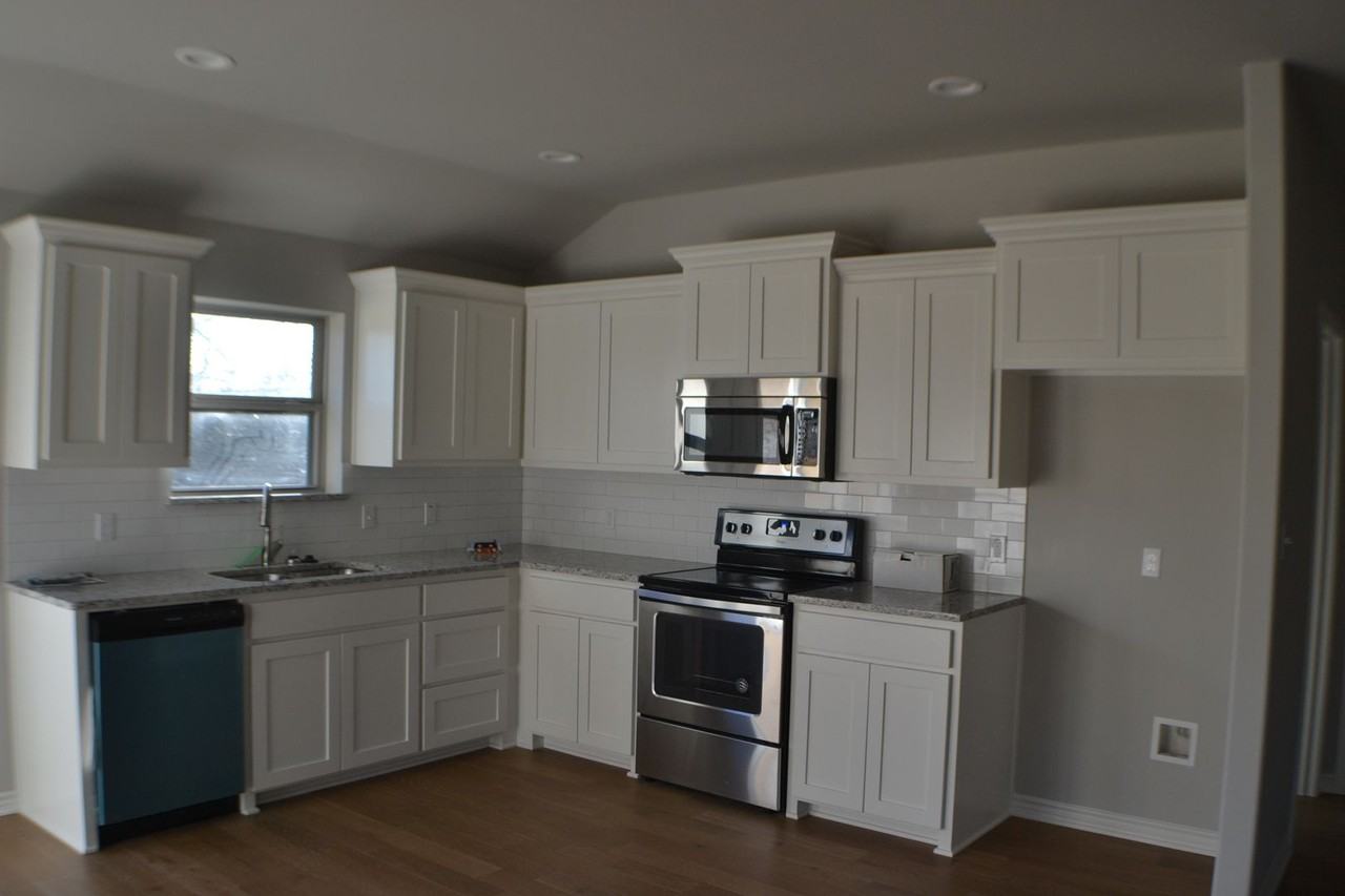 1101 Southridge Ln - Photo 2 of 16