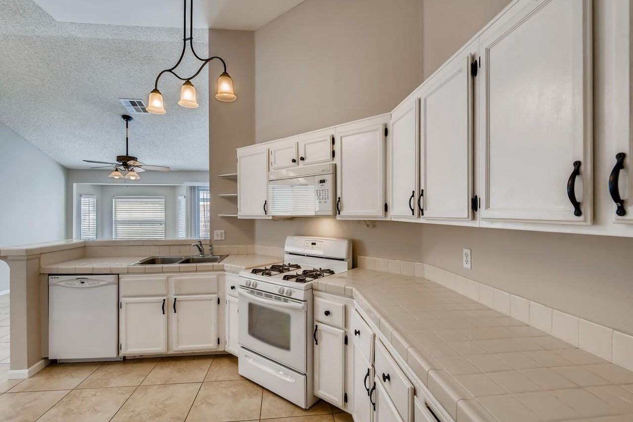 2507 Kilmaron Cir - Photo 2 of 29