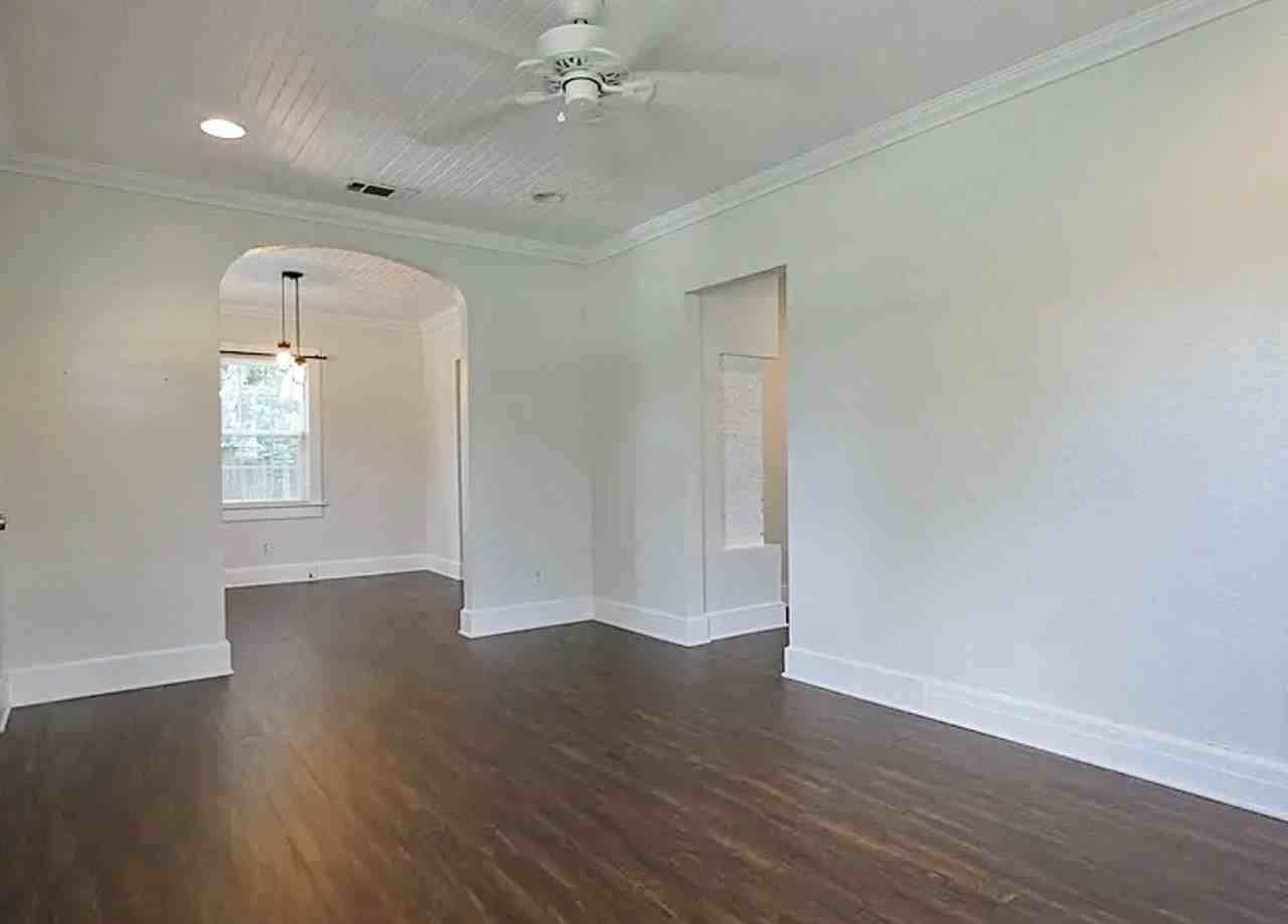 2115 N 12th Ave - Photo 4 of 12