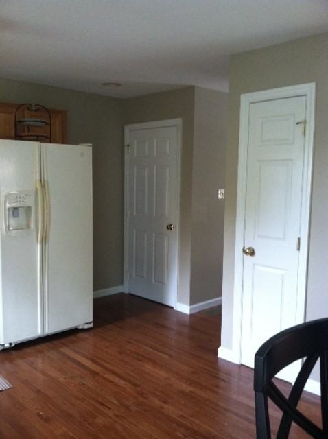 898 N Allen St - Photo 4 of 14