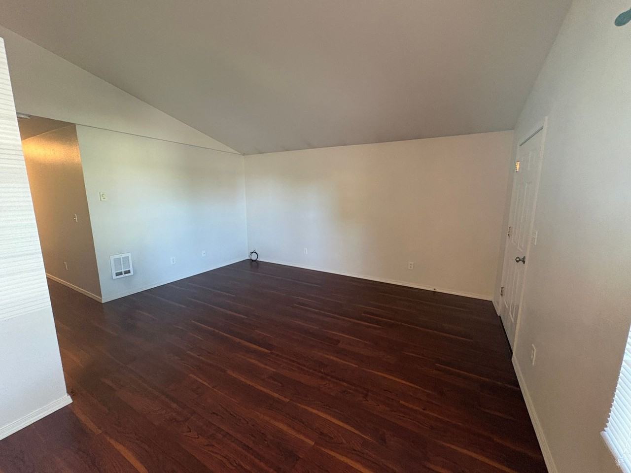 2708 Nw 8th St - Photo 4 of 21