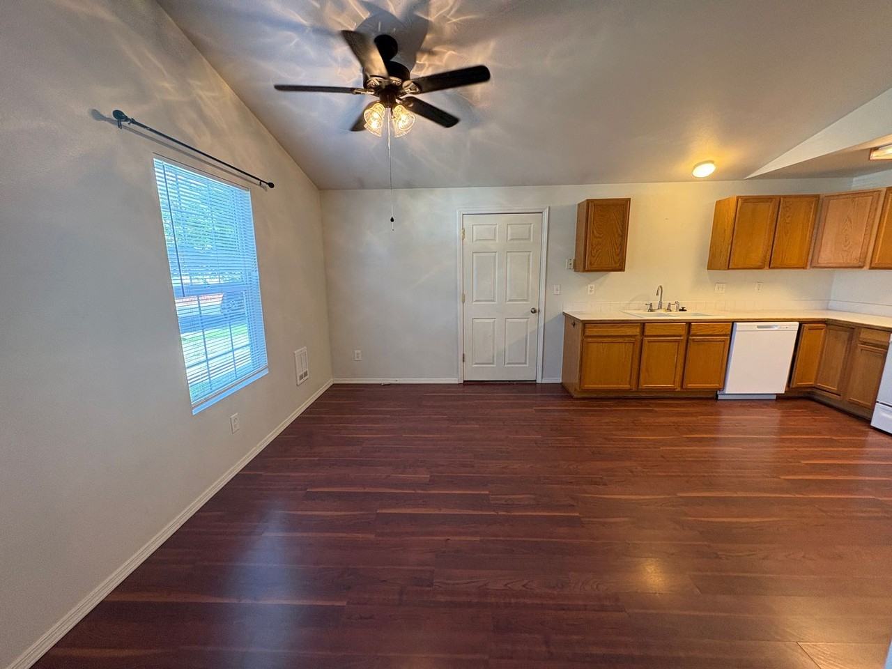 2708 Nw 8th St - Photo 5 of 21