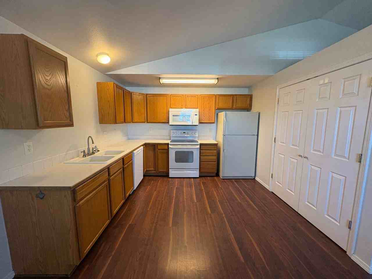 2708 Nw 8th St - Photo 6 of 21