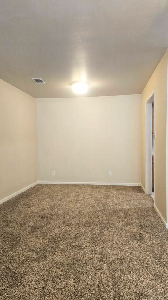 5555 Springvale Apartments - Photo 3 of 23